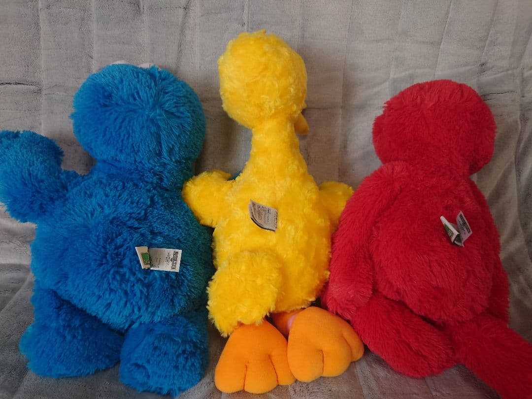 ユニクロ　カウズセサミストリートぬいぐるみ