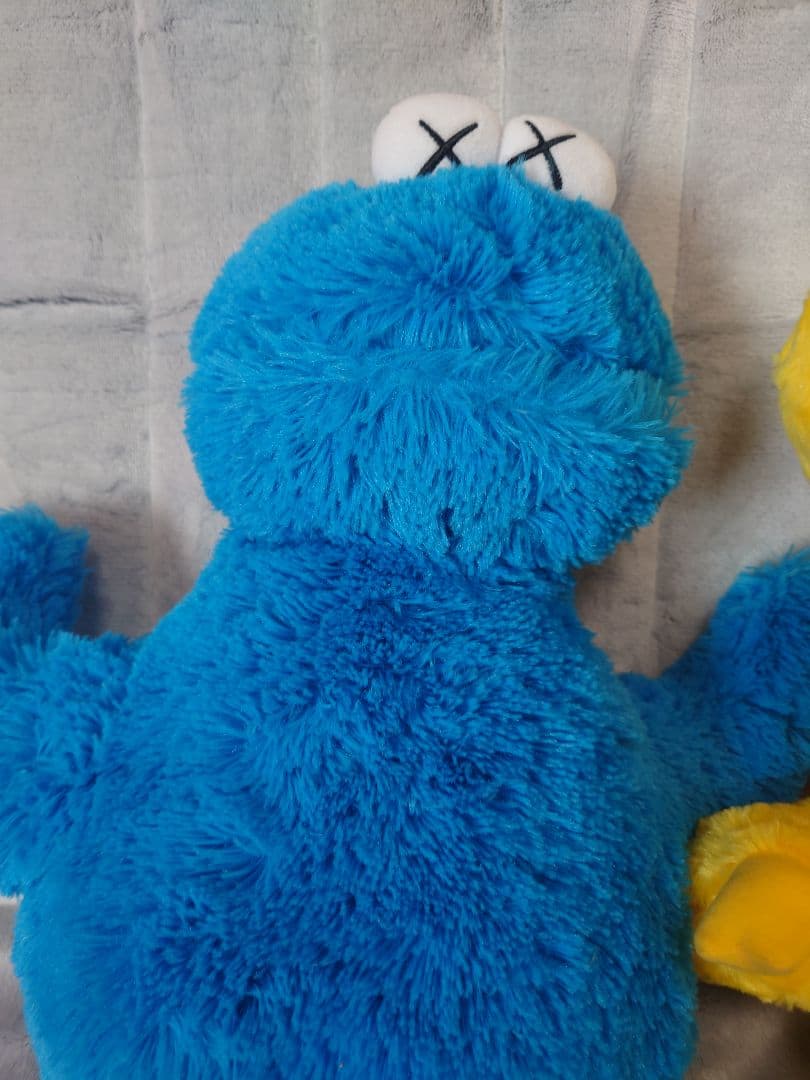 ユニクロ　カウズセサミストリートぬいぐるみ