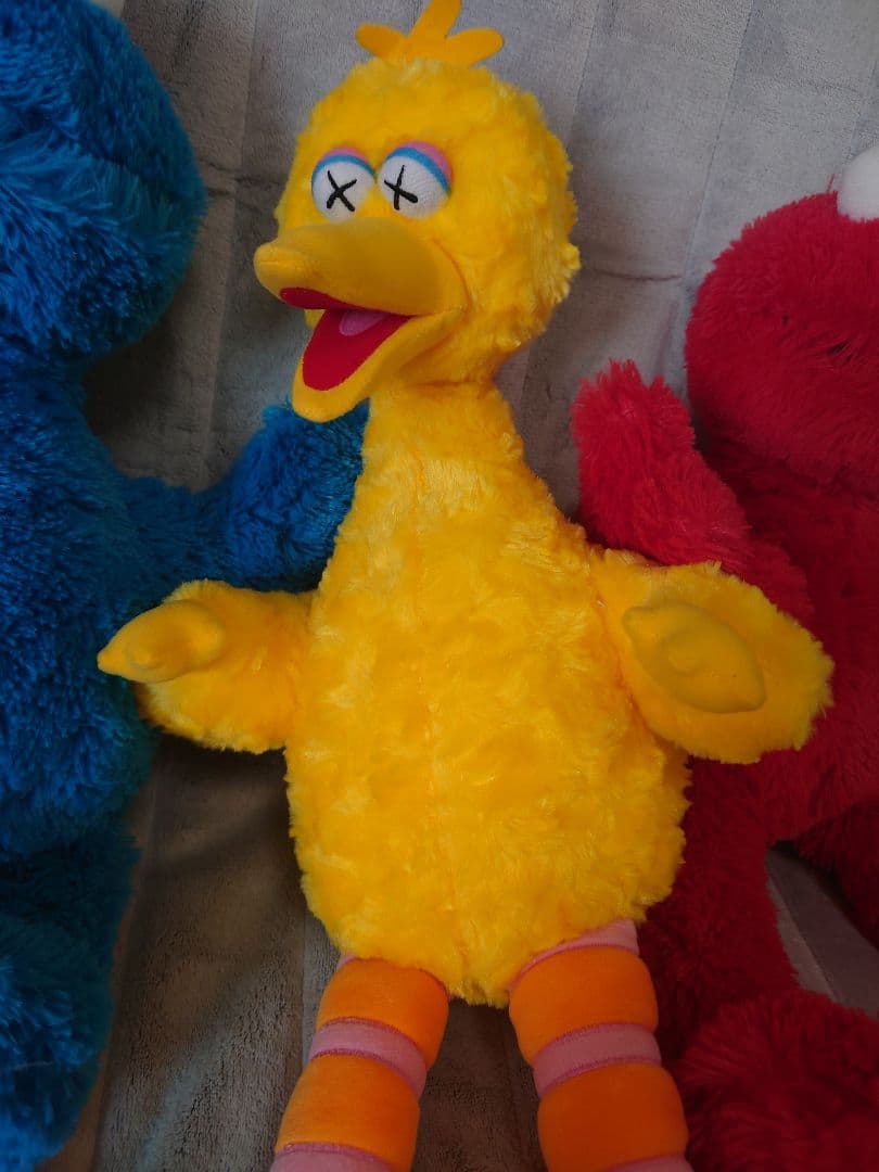 ユニクロ　カウズセサミストリートぬいぐるみ