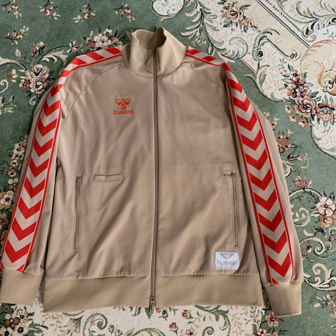 新品未使用‼︎ hummel ベージュ ハイネックジャージ