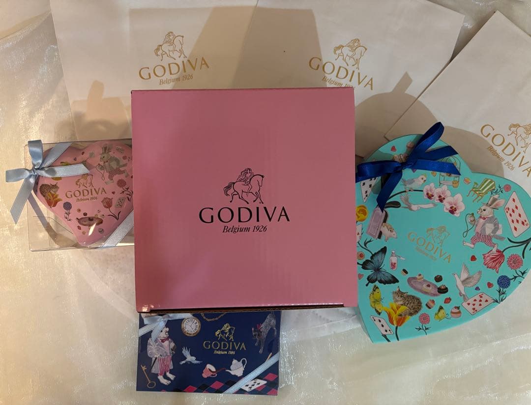 新品 ゴディバ アリスバレンタインコレクションスペシャルセットカップ&ソーサー付