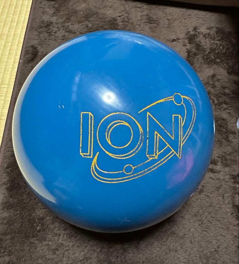 ボウリング　storm アイオンプロソリッド　15p