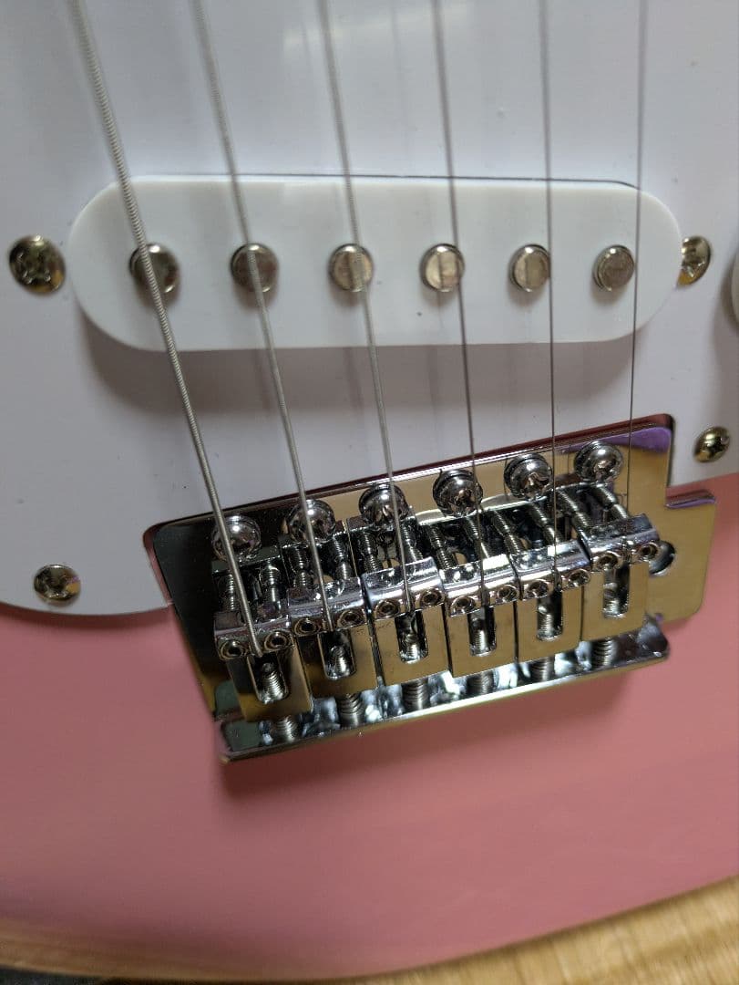 エレキギター　ピンク　セルダー　ストラトキャスタータイプ