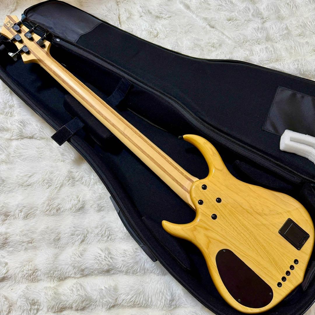 Sire M5 Ash-5NT 専用ケース付 軽量5弦ベース　送料込み