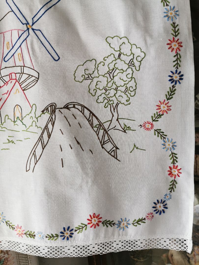 アンティーク 風車と橋と木と花刺繍クロス 家鴨の親子刺繍リボン付 カーテンパネル