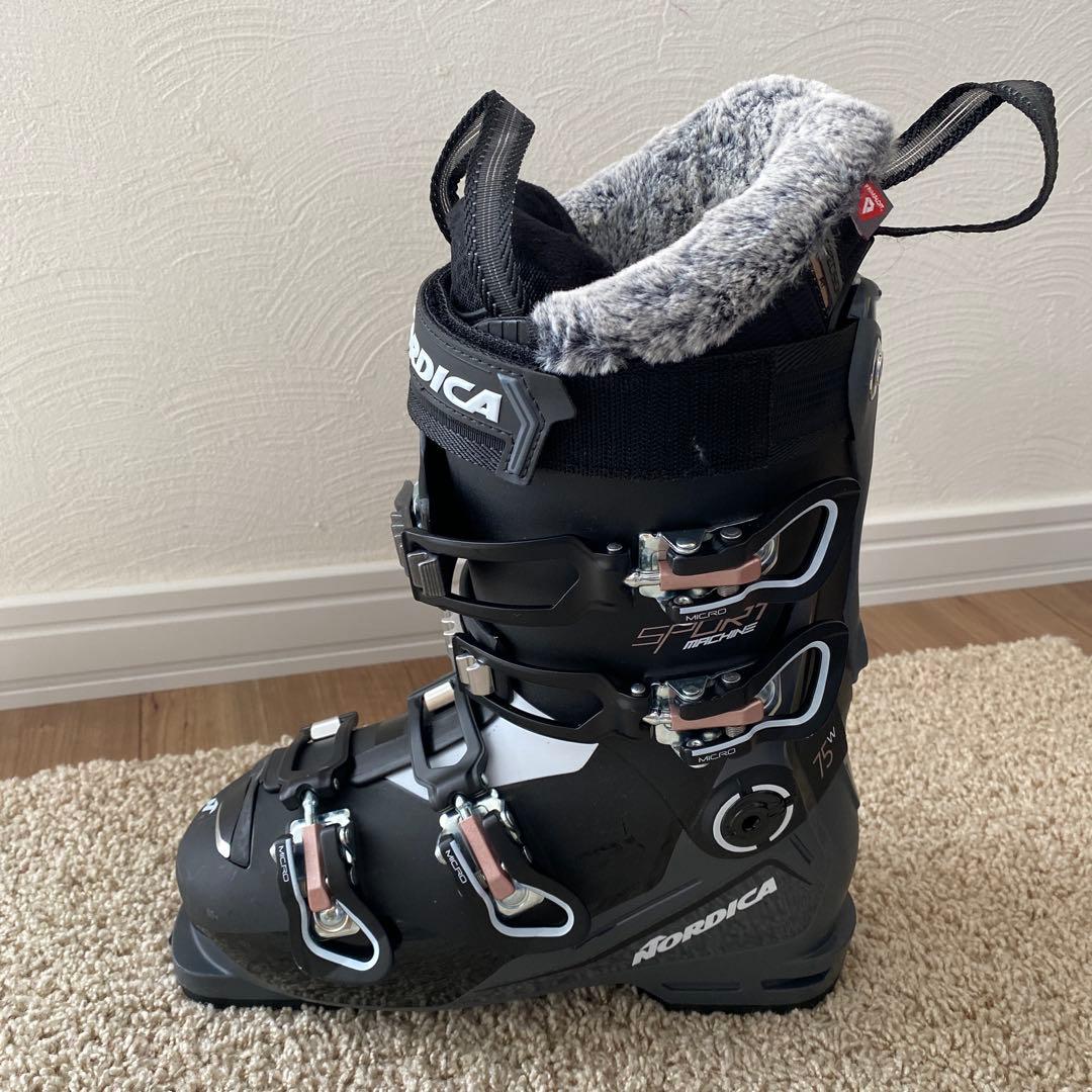 ほぼ新品　ノルディカ　スポーツマシーン　フレックス75 レディース　23.5