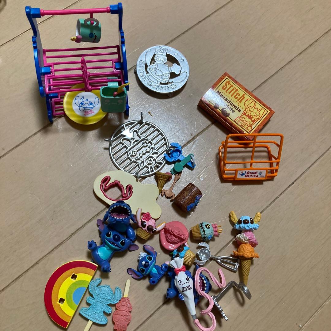 ディズニー　ミニチュア　スティッチ　リーメント　食玩