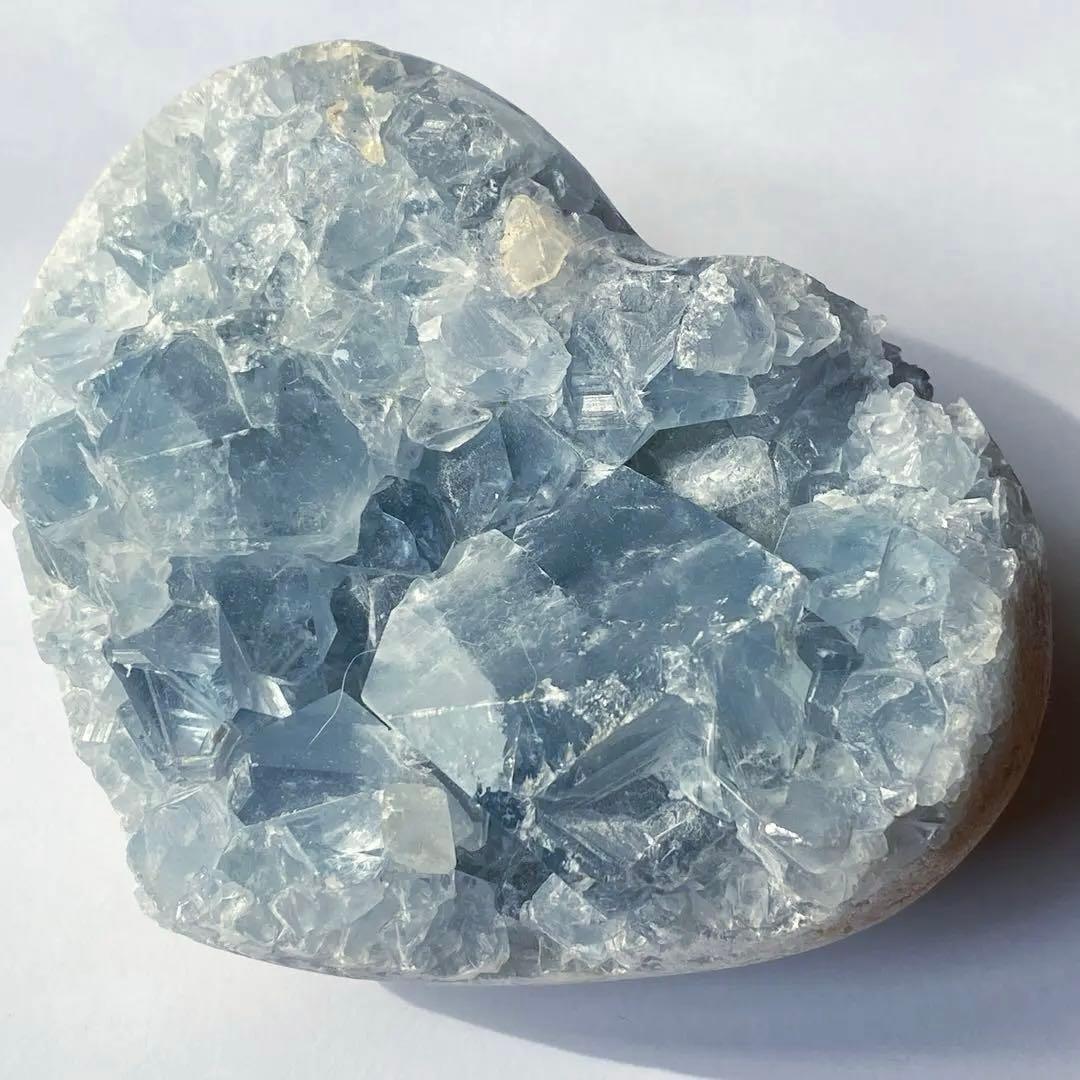 セレスタイト　綺麗なハート型　マダガスカル産 水晶