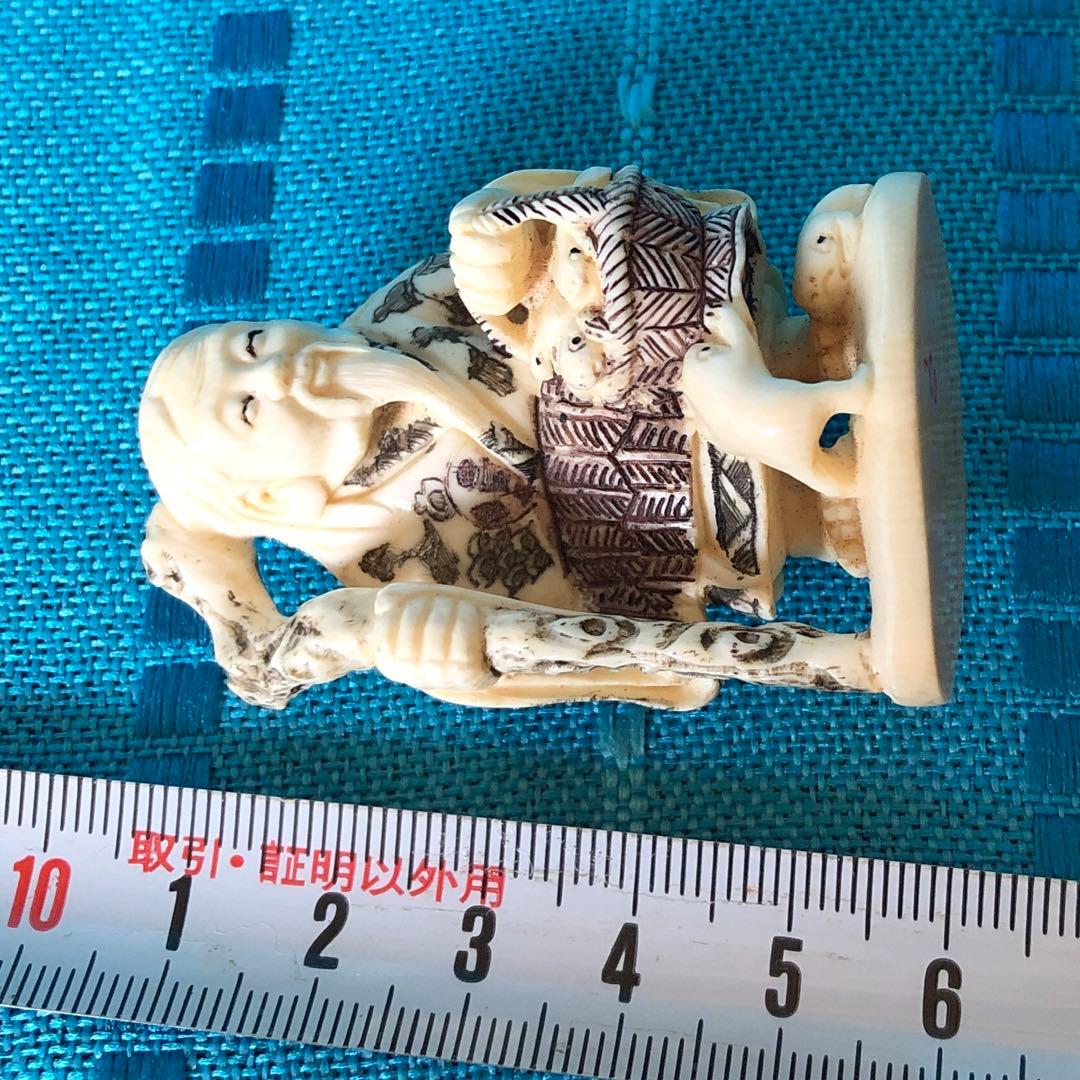 マンモス　牙彫り　根付　置物