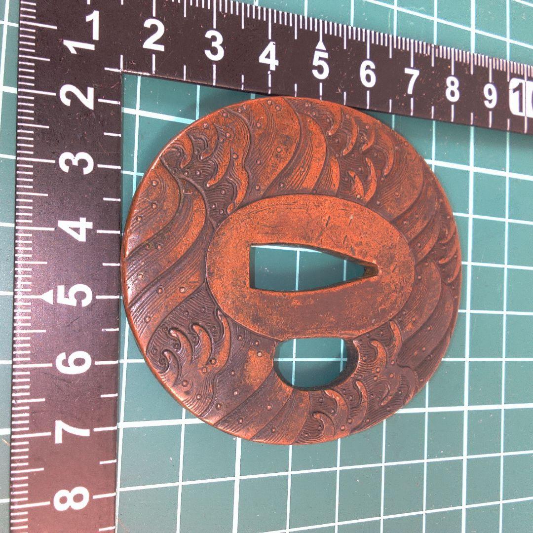 小物１ 鍔波模様の金属製鍔