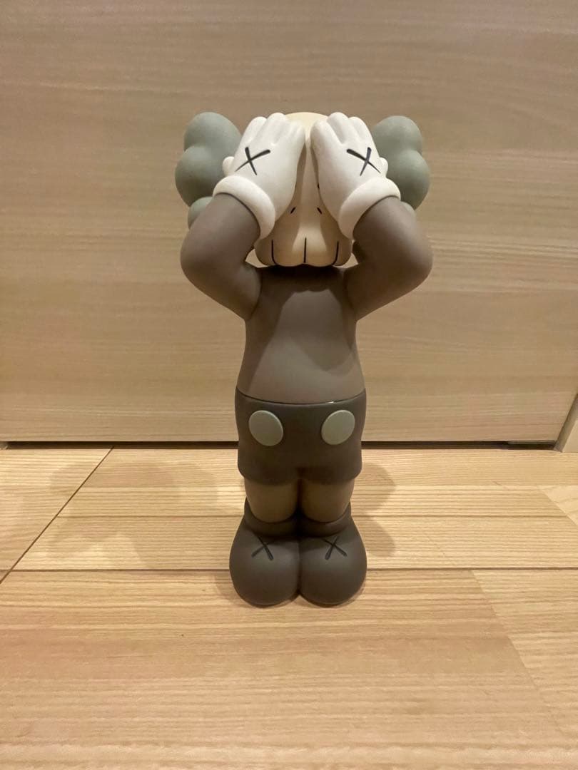 KAWS HOLIDAY フィギュアセット