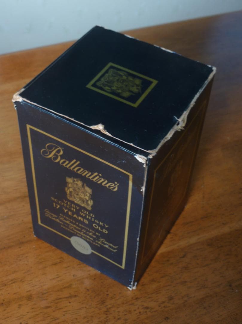 バ ランタイン 17年 オールド　陶器ボトル 750ｍｌ