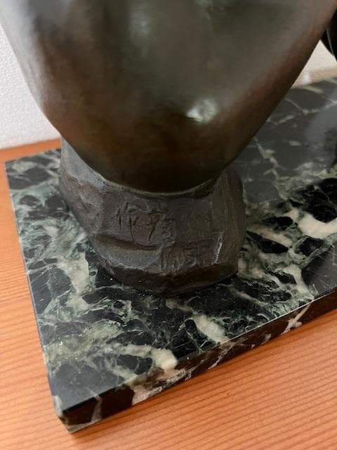 ブロンズ女性像 大理石台座