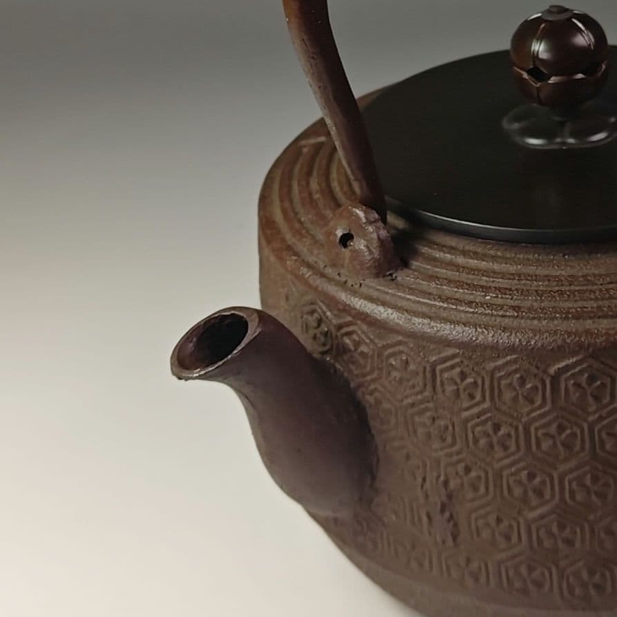 ウ310 鉄瓶『釜師　佐藤浄清造』『肩衝亀甲　鉄瓶　共箱』茶道具　急須