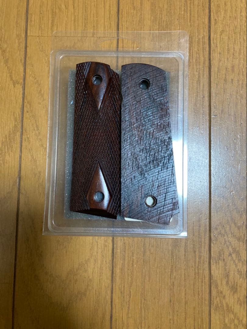 モデルガン　ガスガン　グリップ