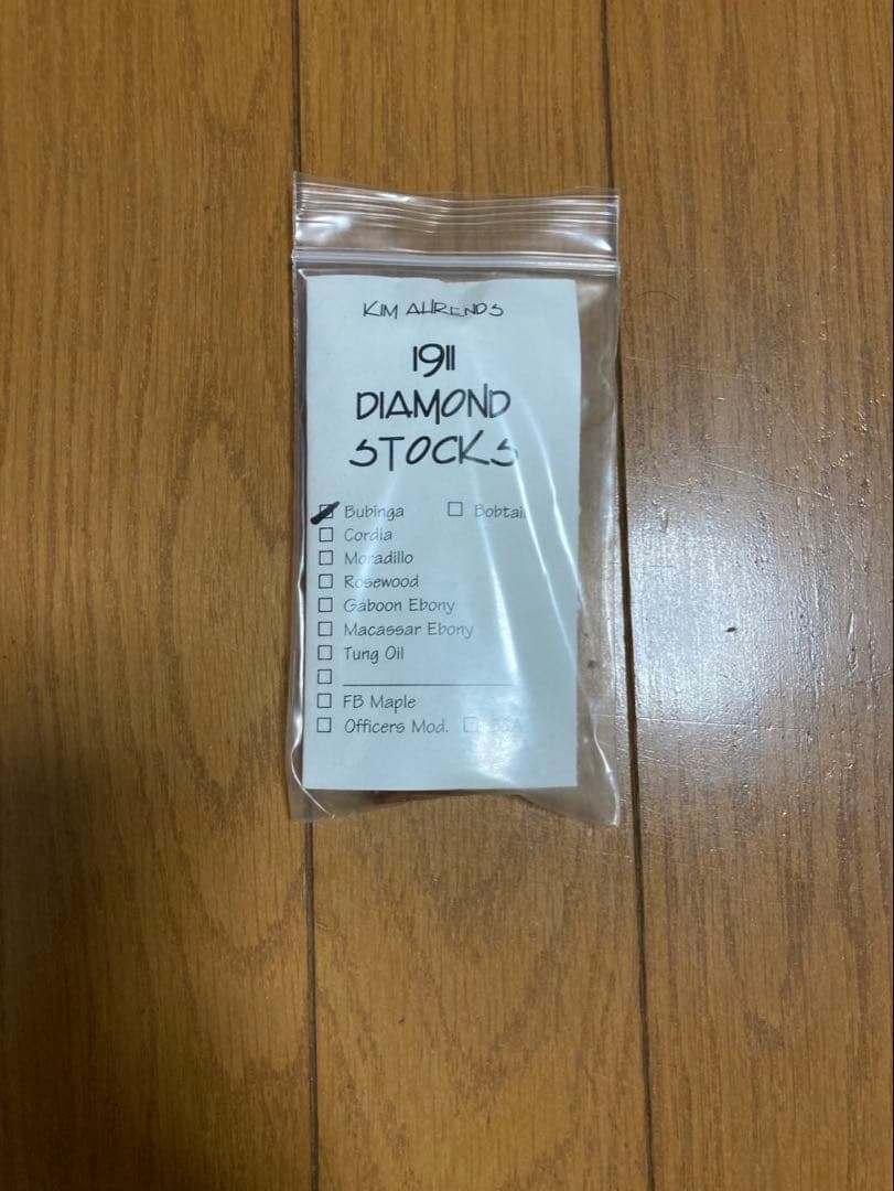 モデルガン　ガスガン　グリップ