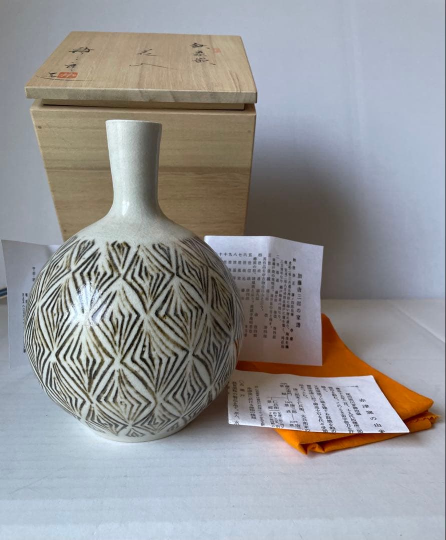 加藤唐三郎　鉄象嵌花入