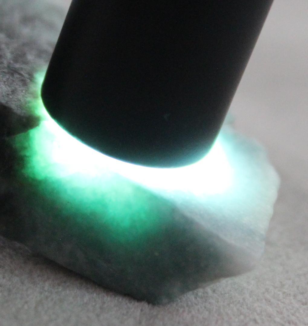 ［ブルーの美翡翠］糸魚川翡翠 青翡翠 原石 47.8g