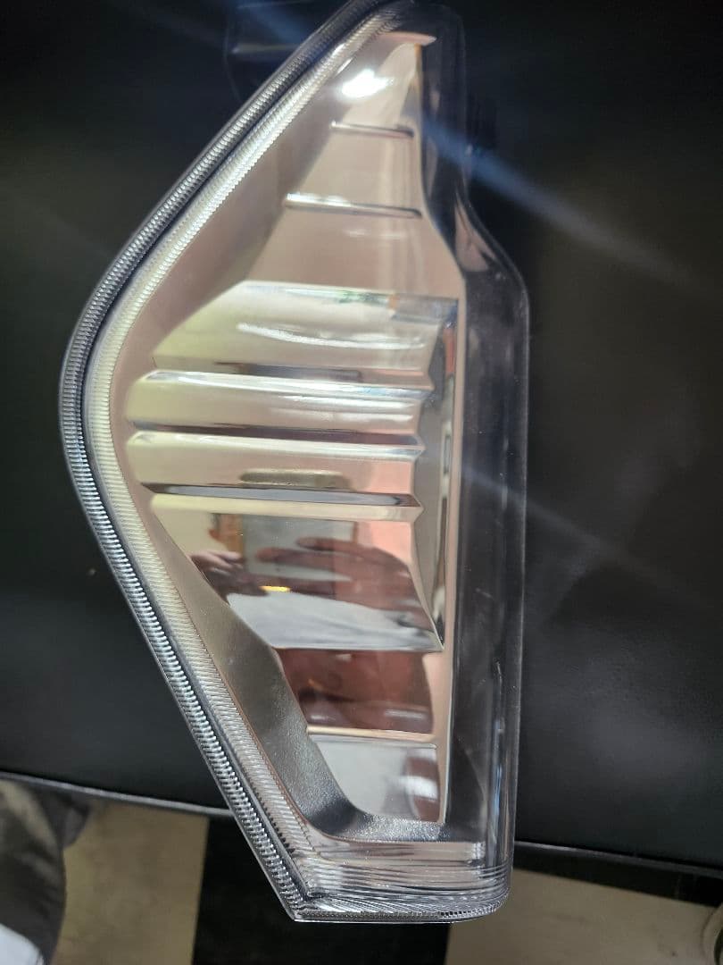 ダイハツ　タントクリア左テールライト LEDユニット付き