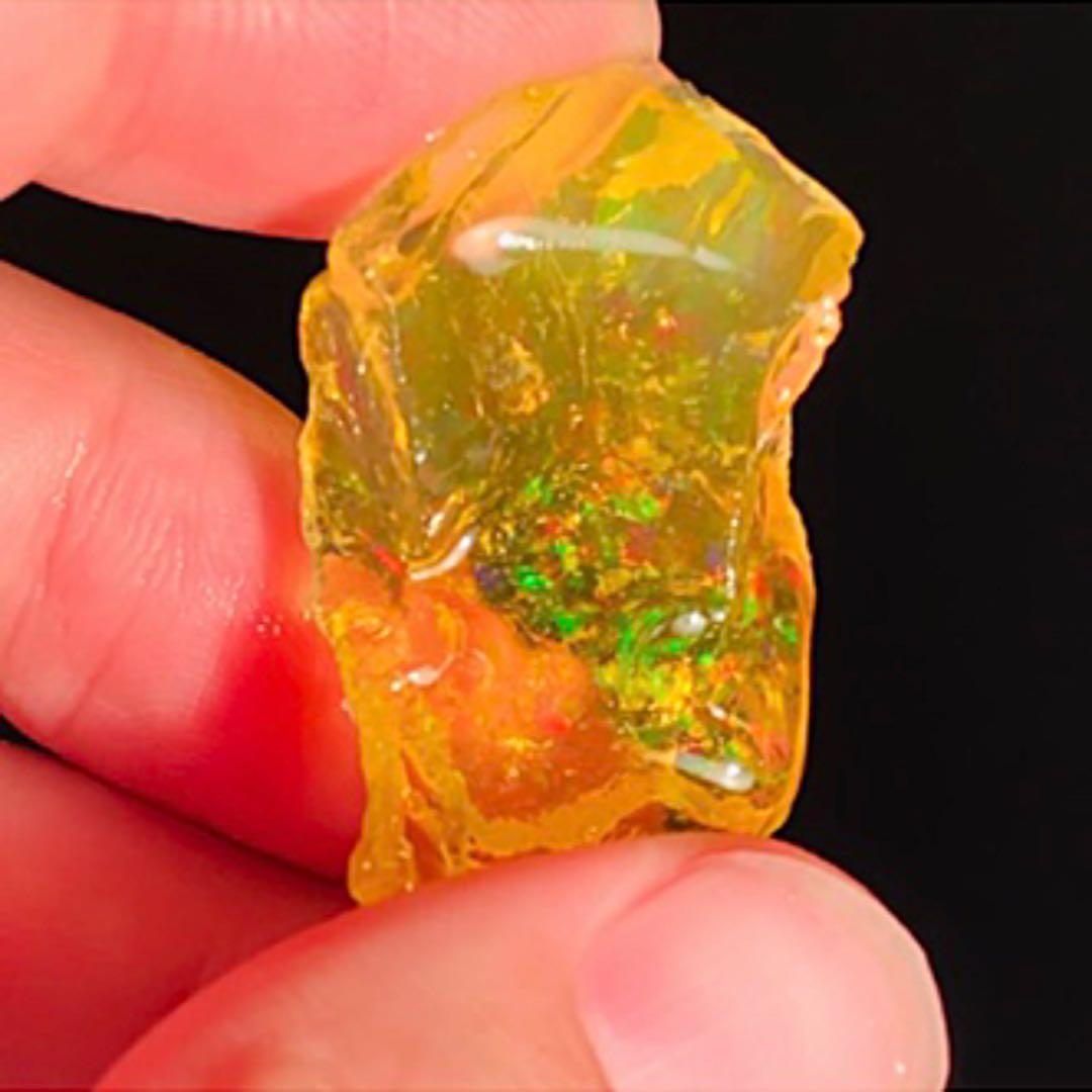 27ctソリッドイエローオパール！遊色キラキラ ！鉱物標本