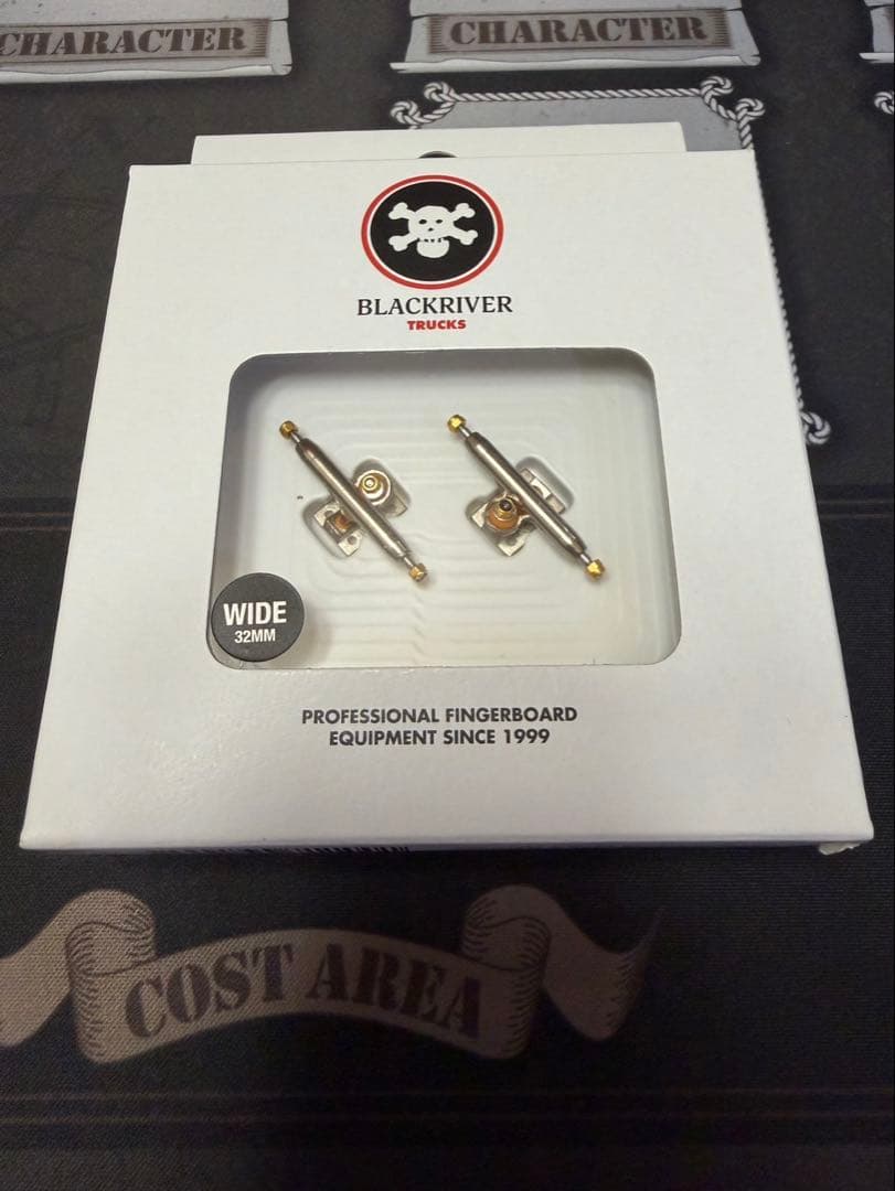 指スケblack  trucks wide 32