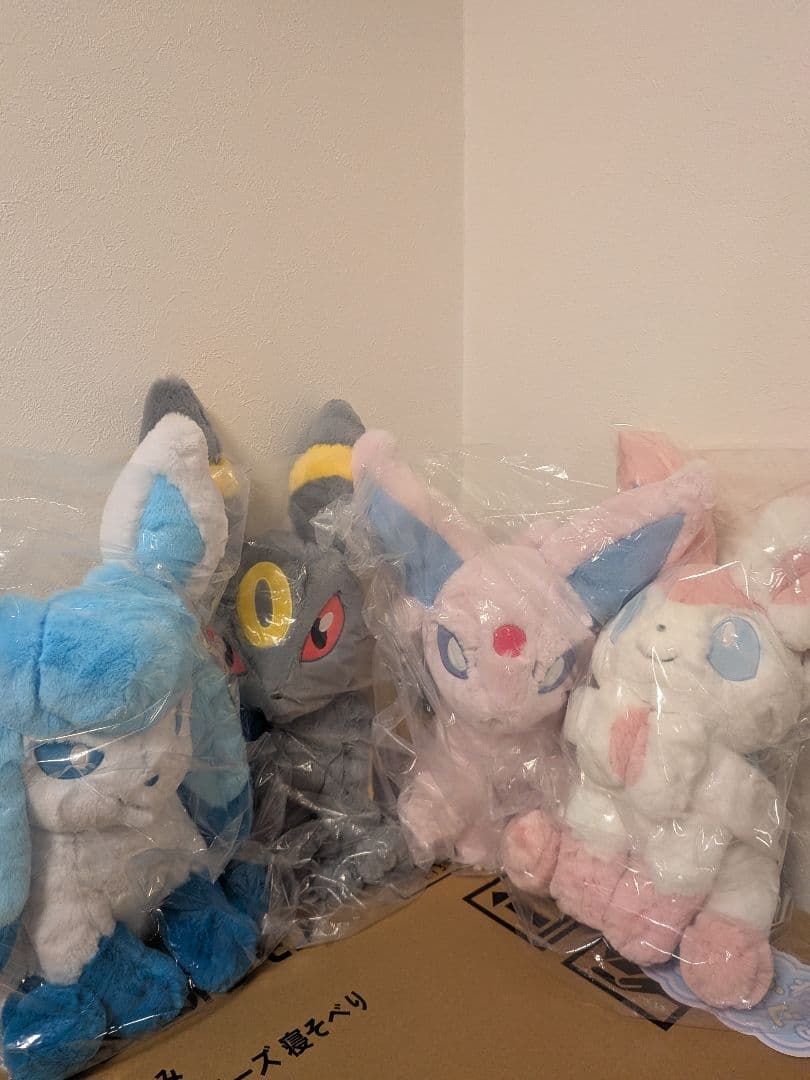 ふわふわ抱きぬいぐるみ　ブラッキー　エーフィ　ニンフィア　グレイシア