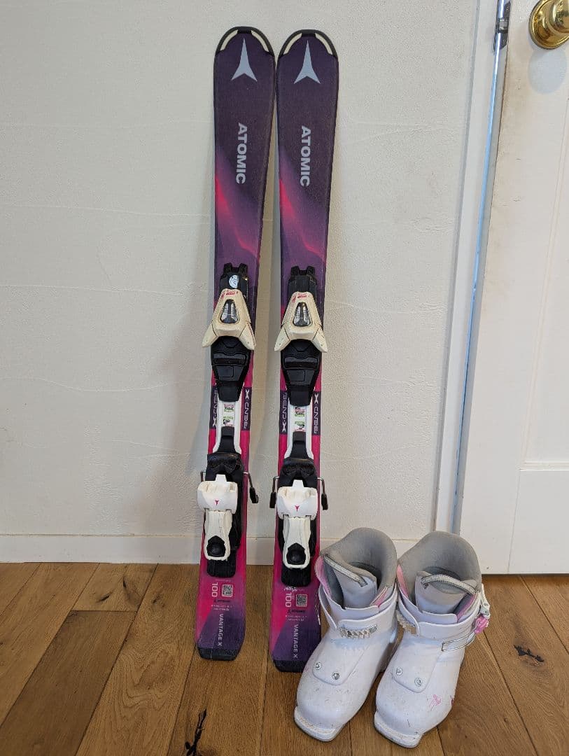 ATOMIC ジュニア用スキー板 ビンディング付き、ブーツセット