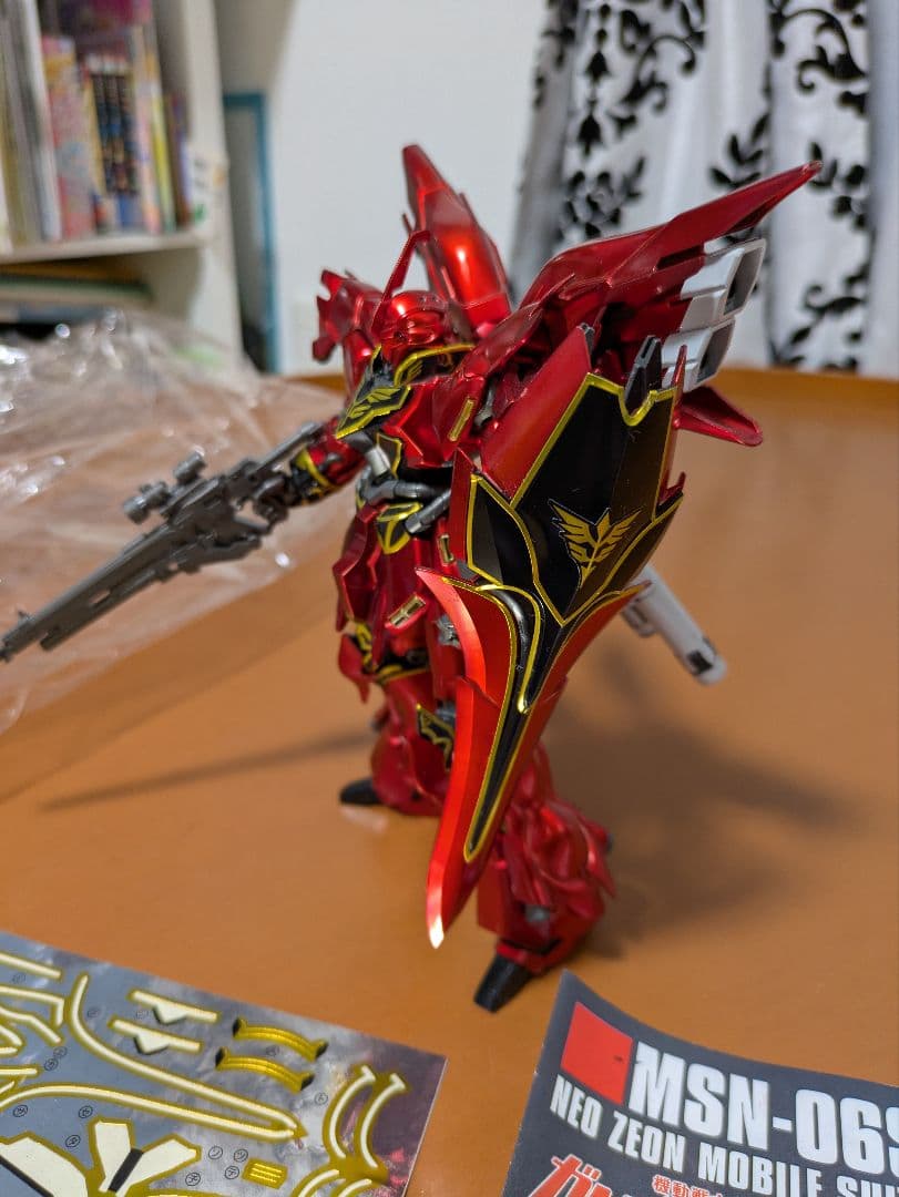 HG MSN-06S シナンジュ チタニウムフィニッシュ　ガンダム　完成品
