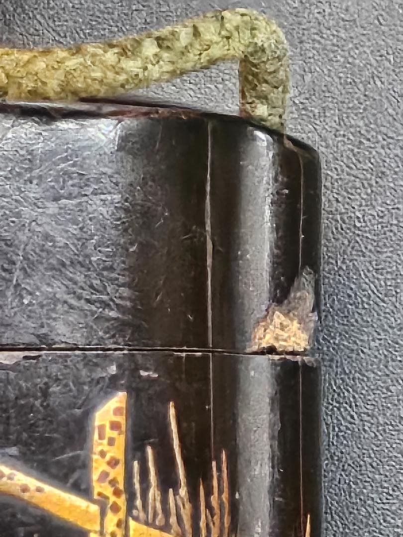 金箔装飾の漆器印籠