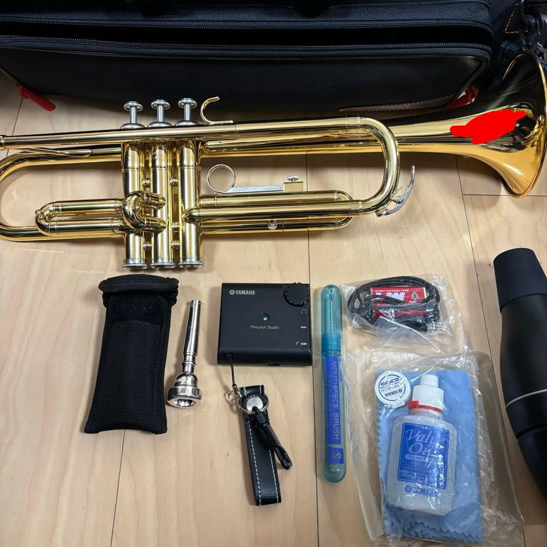 Yamaha YTR1335ゴールドトランペット 本体と付属品
