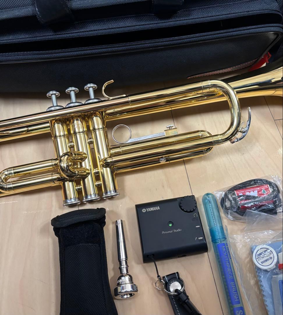 Yamaha YTR1335ゴールドトランペット 本体と付属品
