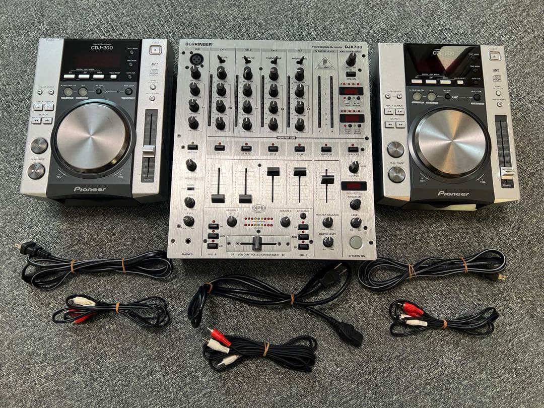Pioneer CDJ-200 と BEHRINGER DJX700 のセット