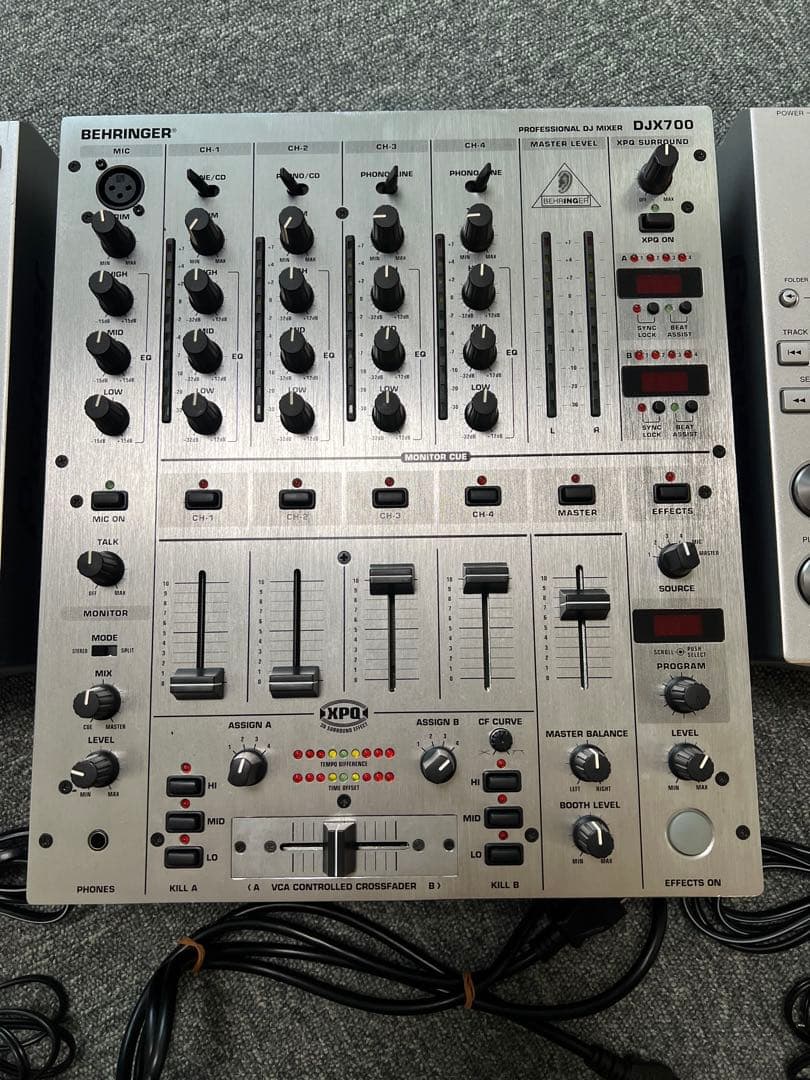Pioneer CDJ-200 と BEHRINGER DJX700 のセット