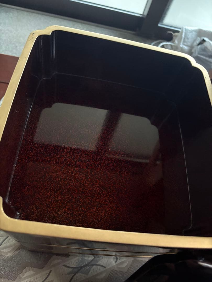 鯉装飾の漆器重箱