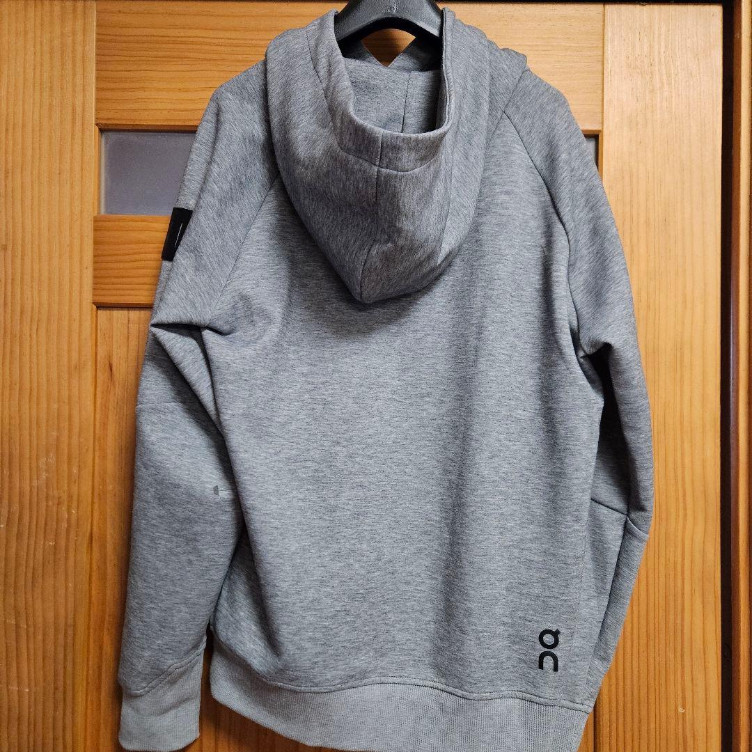 オン　On Hoodie グレー S