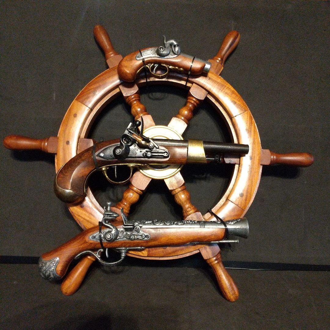 フリントロック式装飾用銃3丁 船舶舵取り付き