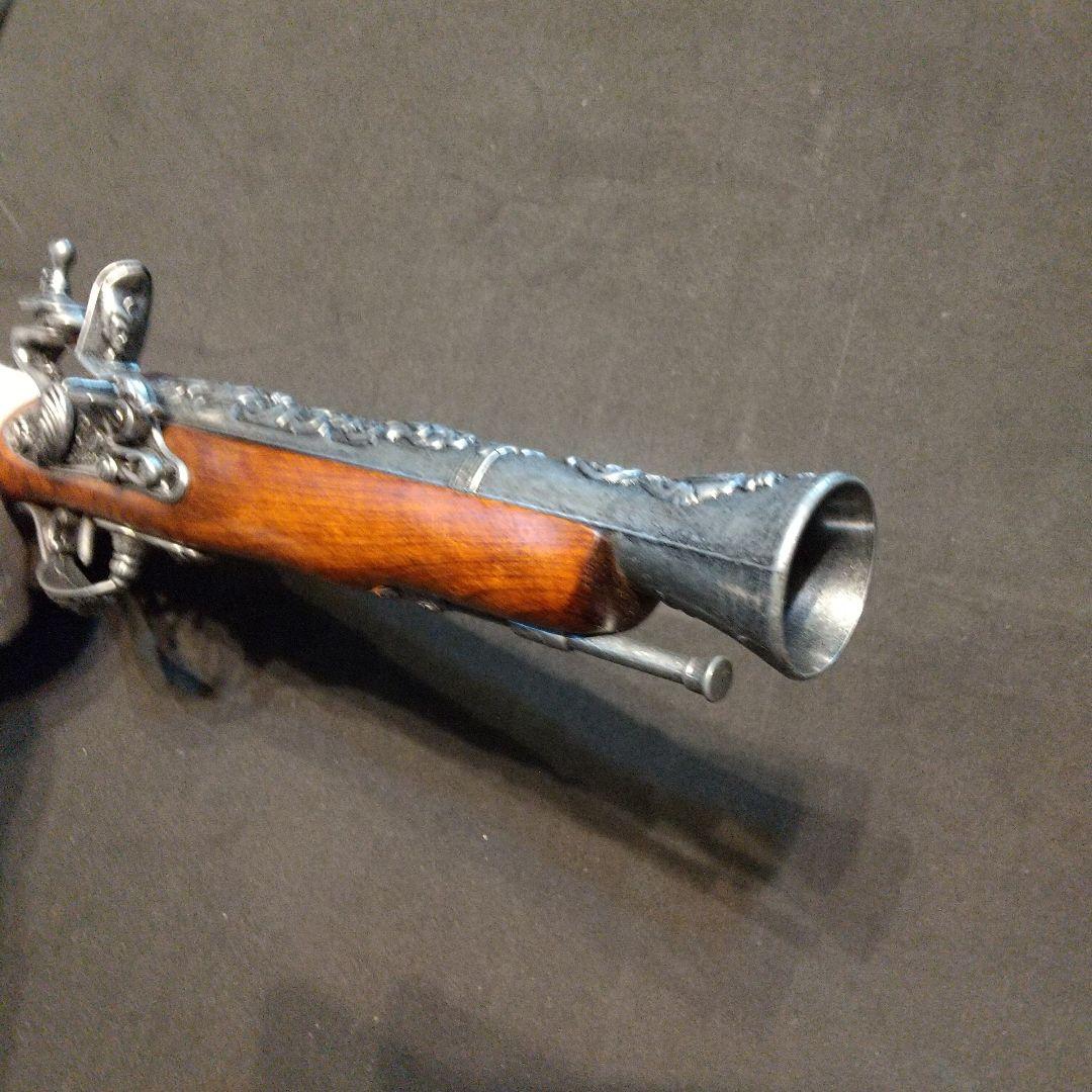 フリントロック式装飾用銃3丁 船舶舵取り付き