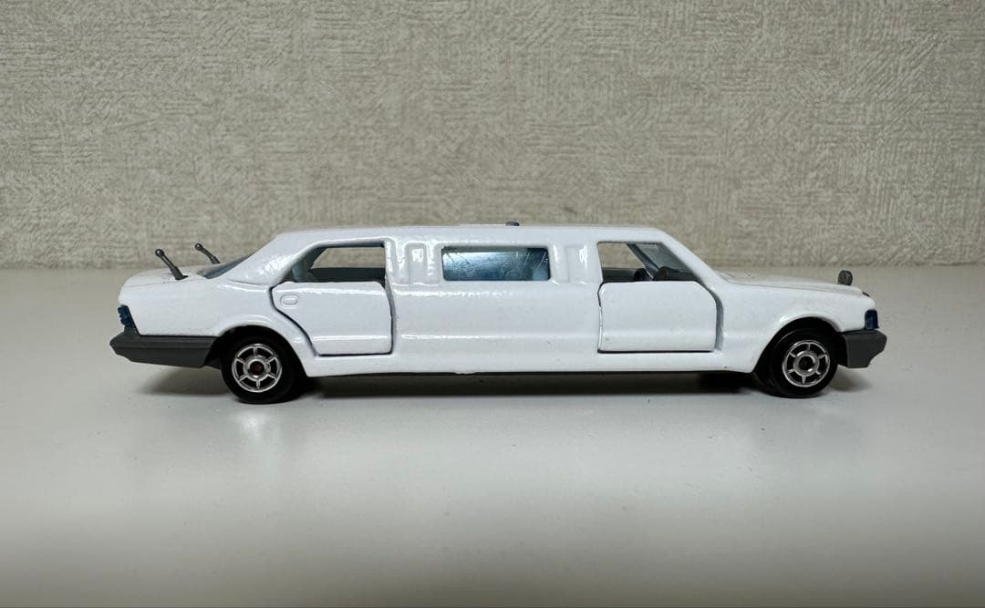 ミニカー MAJORETE LIMOUSINE MERCEDES ECH 1/58