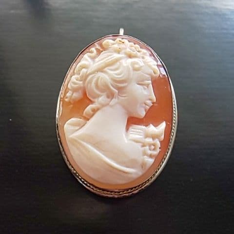 イギリス アンティーク シルバー800貴婦人のコーネリアンシェルカメオのブローチ