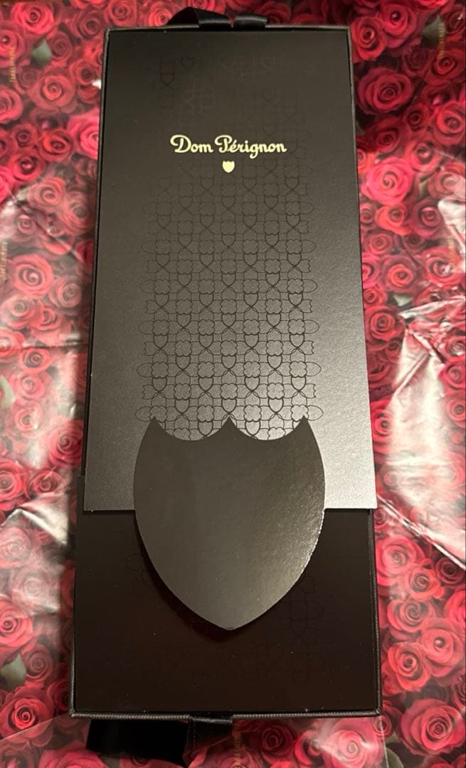 ドンペリニヨン ヴィンテージ 2010新品 箱付き撮影のために開封いたしました