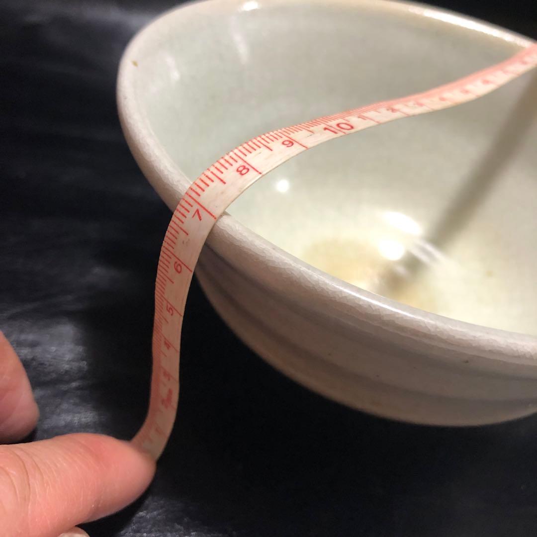 究極の美◼️蔵から吸い込まれる様な美しい白い抹茶茶碗が出てきました。茶道具、花道具