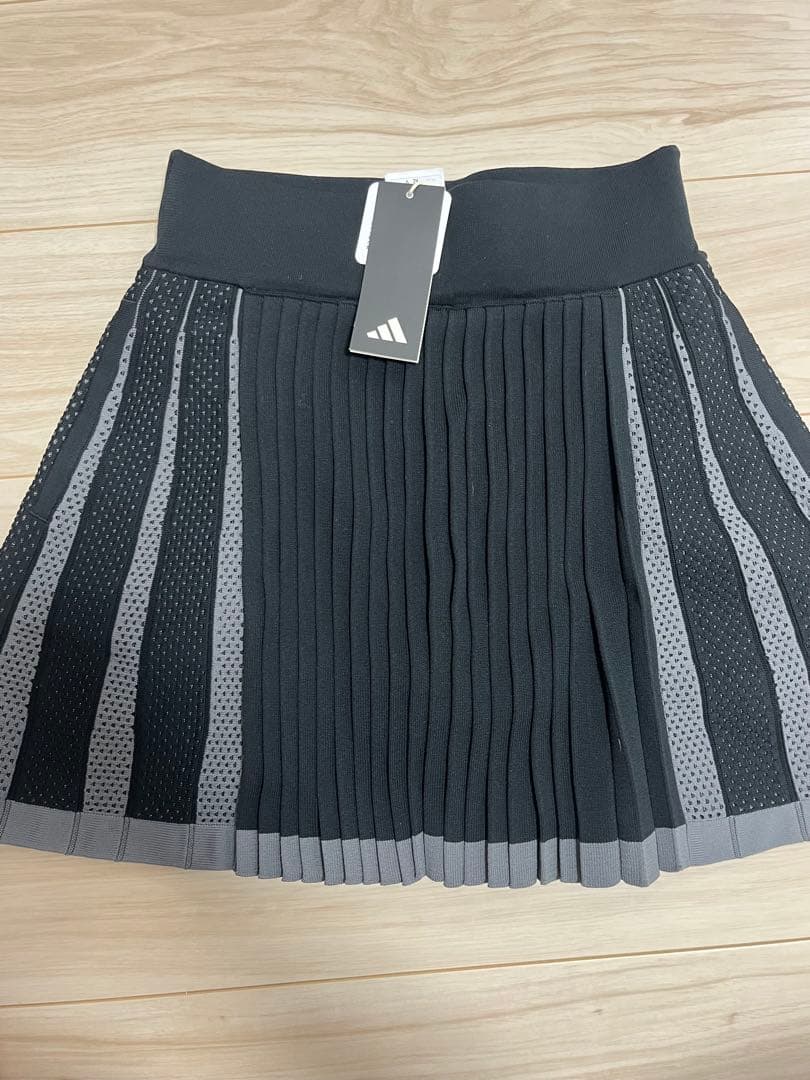 新品　adidas ゴルフ　モックネック　フレアスカート　セットアップ　XS S