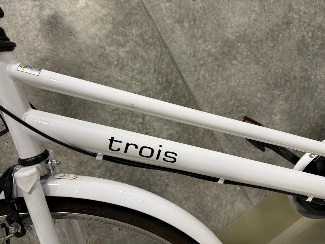 ★美品★trois シティサイクル 6段変速（白、カゴ付き）