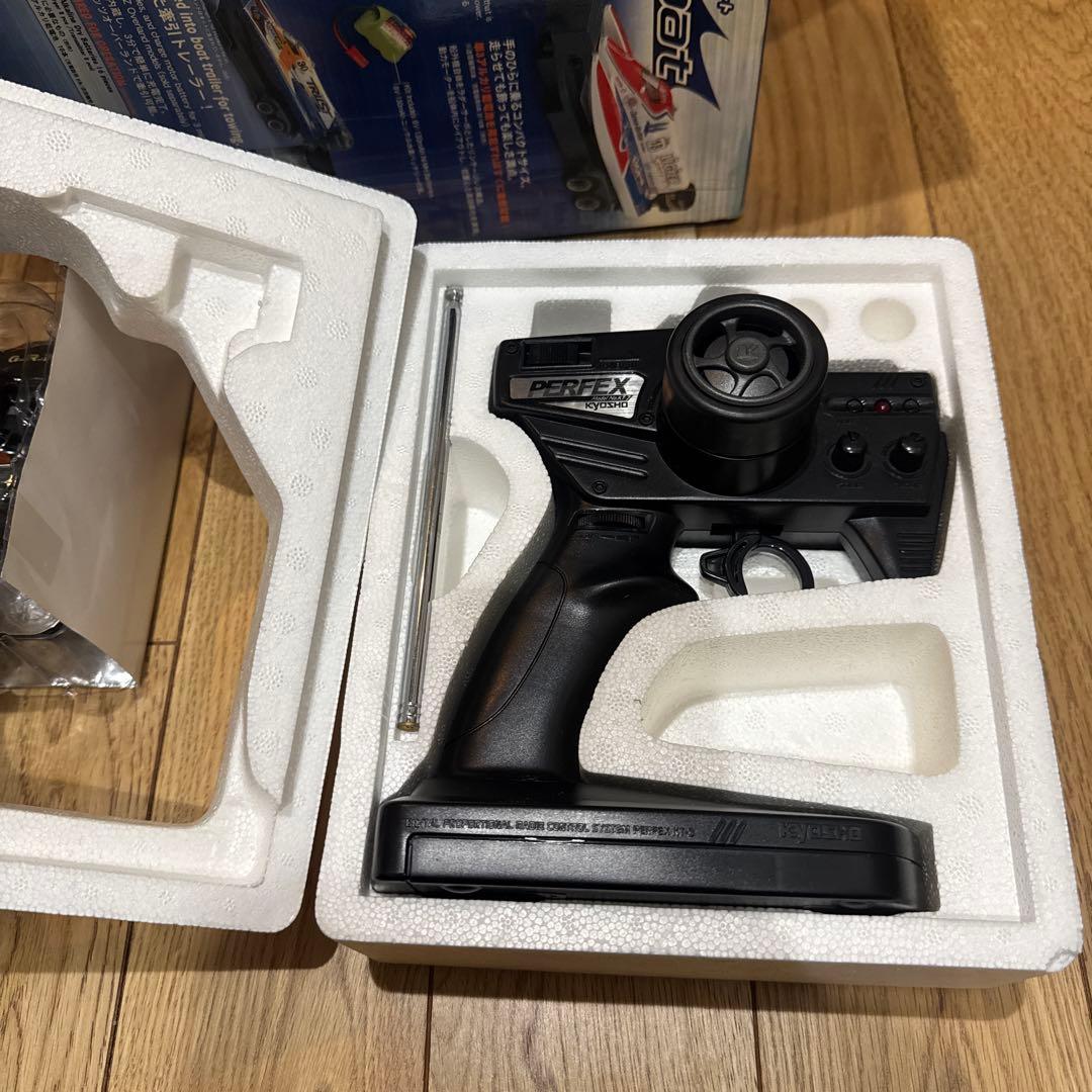 京商　ミニッツフォーミュラボート 船体、トレーラーセット