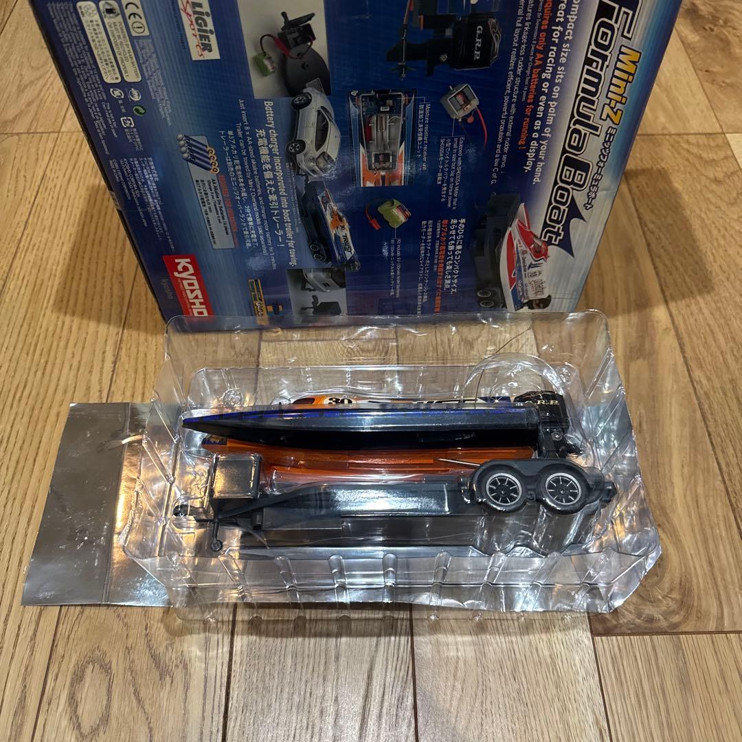 京商　ミニッツフォーミュラボート 船体、トレーラーセット