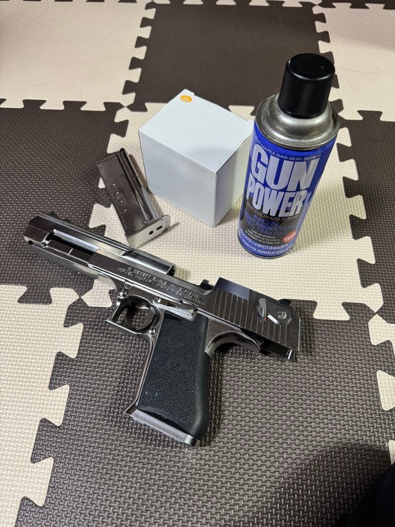 ガスガン デザートイーグル　クロームステンレス　マガジン、ガス缶、BB弾付き