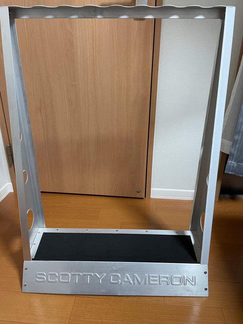 SCOTTY CAMERON フリースタンディングパターディスプレイ