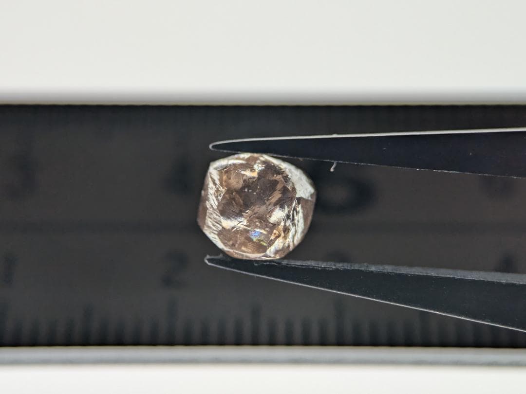 天然ダイヤモンド原石（蛍光あり）　1.875カラット
