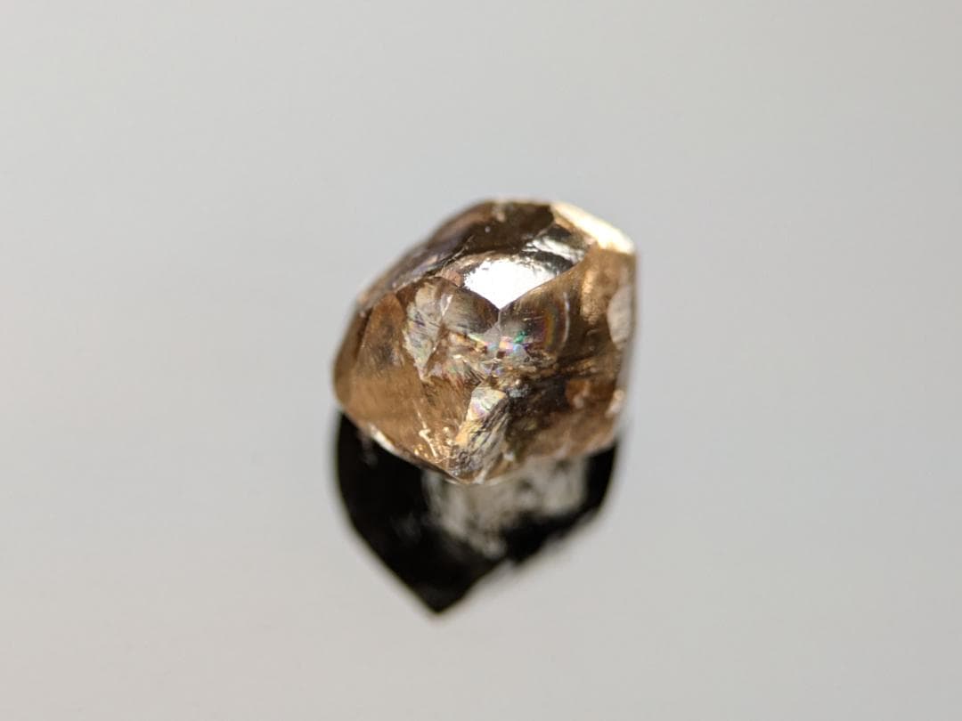 天然ダイヤモンド原石（蛍光あり）　1.875カラット