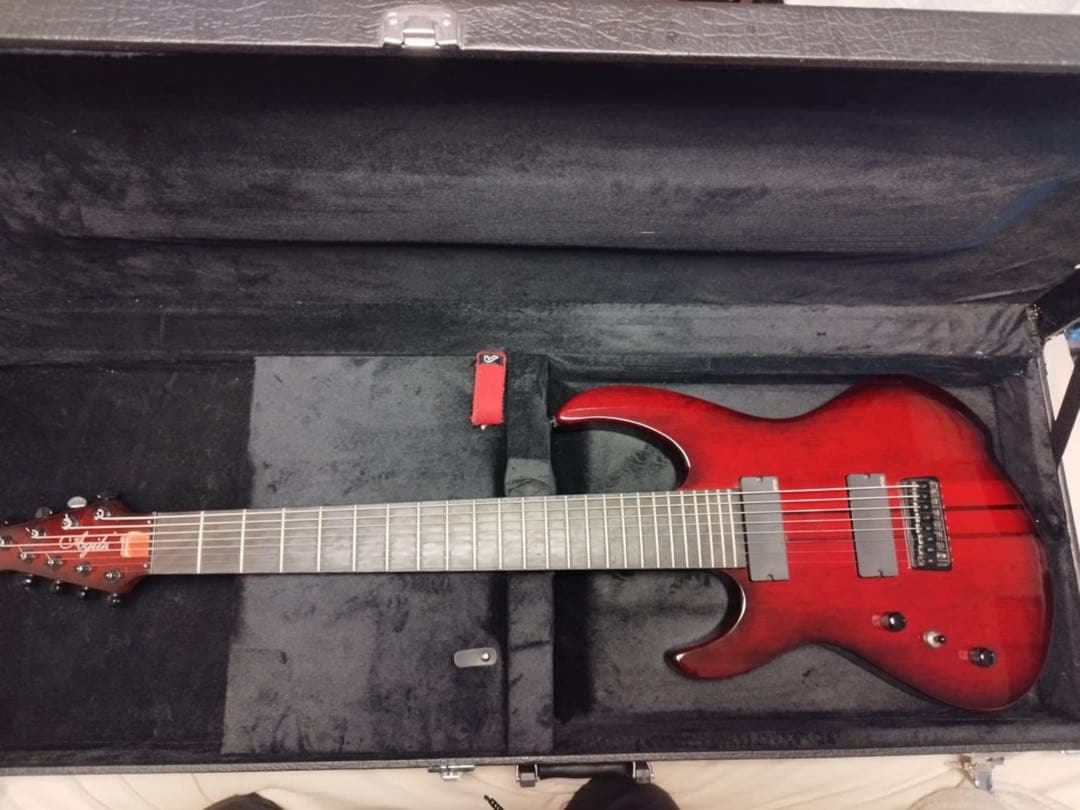 ひ*な様 8弦　レッドエレキギター スルーネック　レフティー